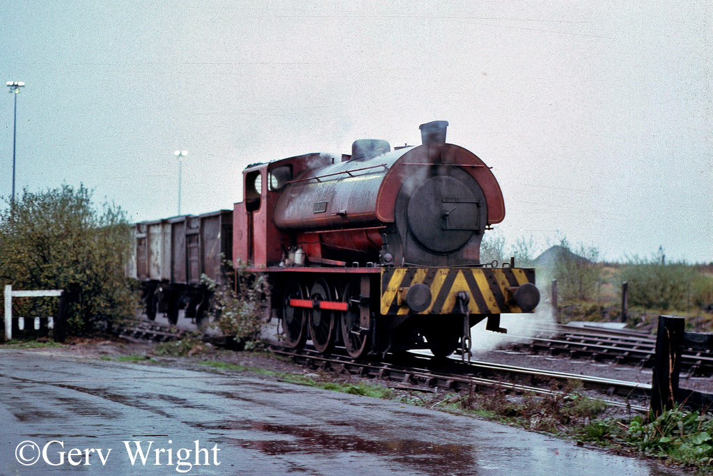Hunslet 3823 at the exchange sidings for Bickershaw Colliery Leigh - November 1977.jpg