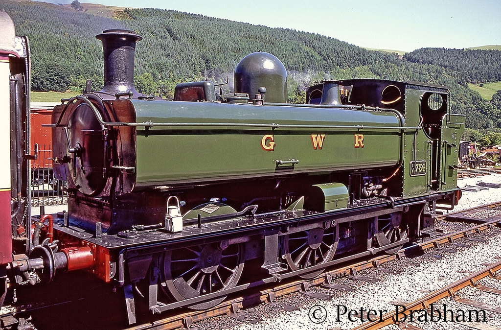 This image has an empty alt attribute; its file name is 7754-at-carrog-on-the-llangollen-railway-august-2004.jpg