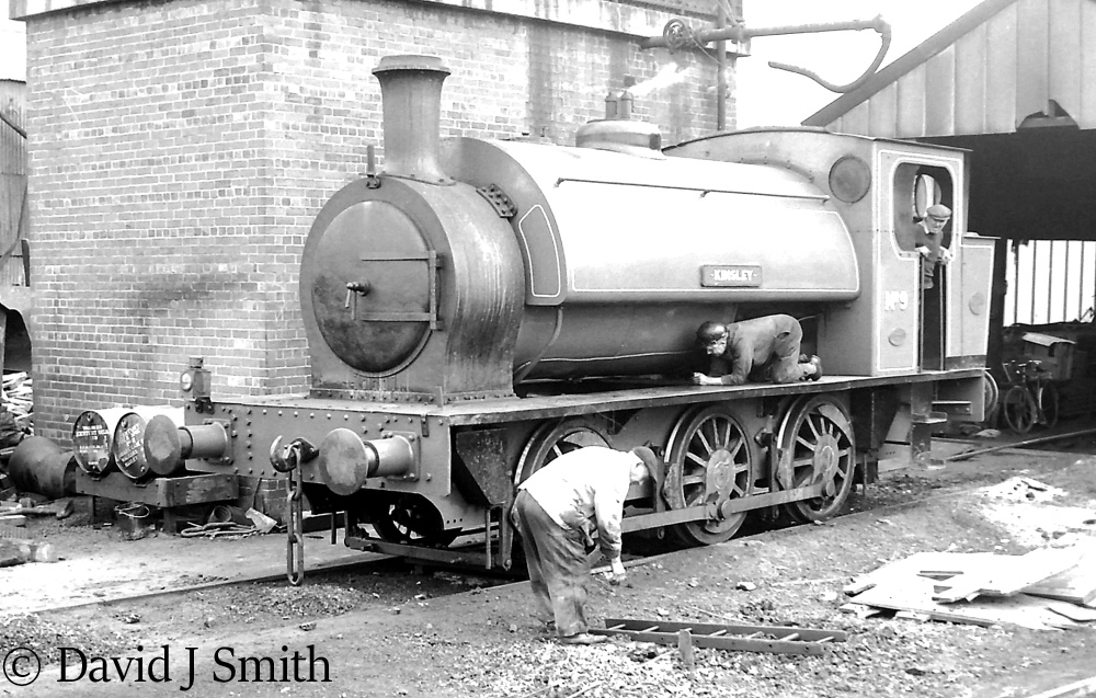 This image has an empty alt attribute; its file name is hunslet-1954-at-south-kirby-colliery-1970.jpg
