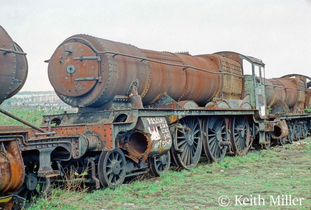 This image has an empty alt attribute; its file name is 5967-bickmarsh-hall-in-woodhams-scrapyard-in-barry-march-1981.jpg